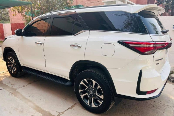 toyota-fortuner-legender-2022-big-5