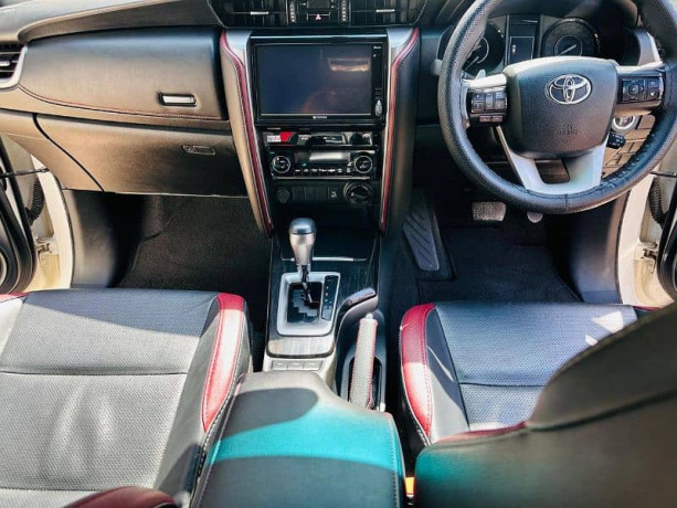 toyota-fortuner-legender-2022-big-12