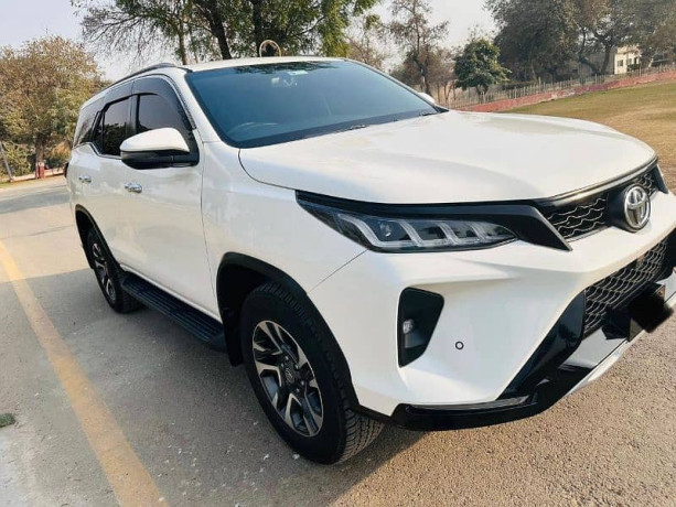 toyota-fortuner-legender-2022-big-1