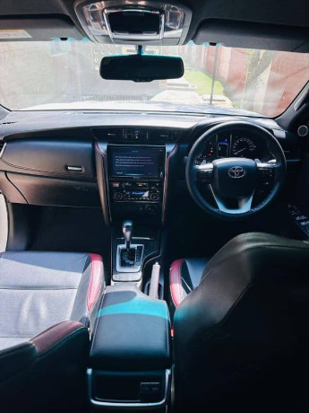 toyota-fortuner-legender-2022-big-11