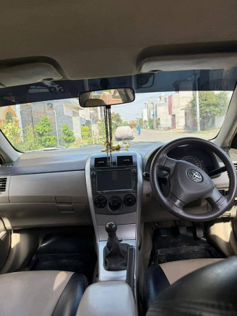 toyota-corolla-xli-2011-big-3