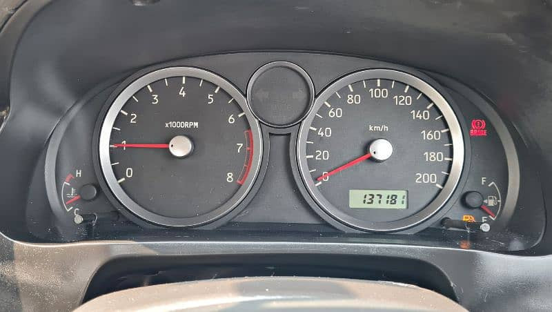 suzuki-liana-2010-big-6