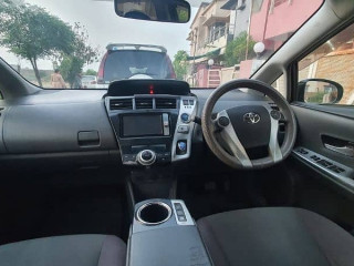 toyota-prius-alpha-2011-2015-hybrid
