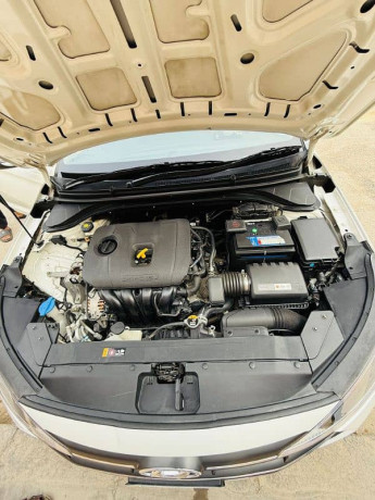 hyundai-elantra-gls-2024-big-9