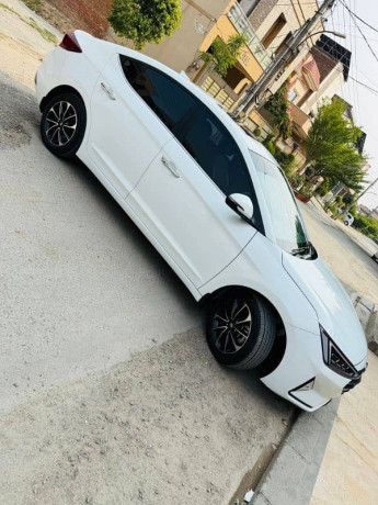 hyundai-elantra-gls-2024-big-1