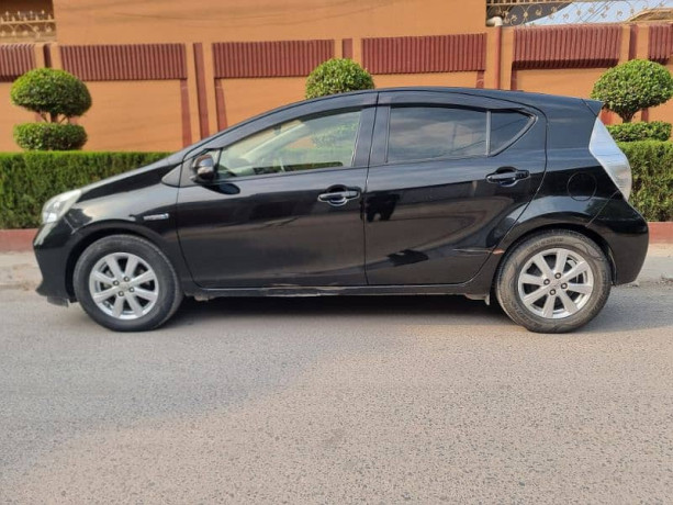 toyota-aqua-2014-s-grade-big-3