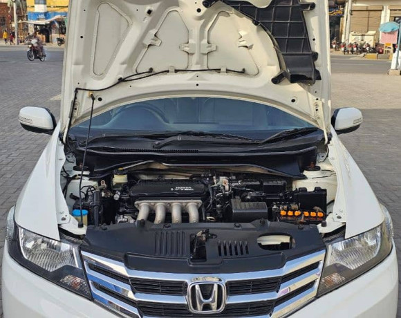 honda-city-aspire-2016-big-5