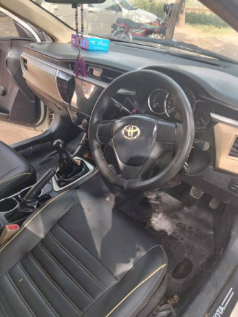 toyota-corolla-xli-2015-big-13