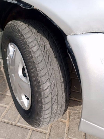 suzuki-baleno-2004-big-11