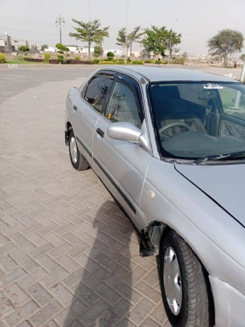 suzuki-baleno-2004-big-9