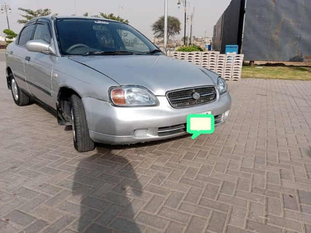 suzuki-baleno-2004-big-8
