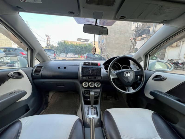 honda-fit-aria-200612-big-9
