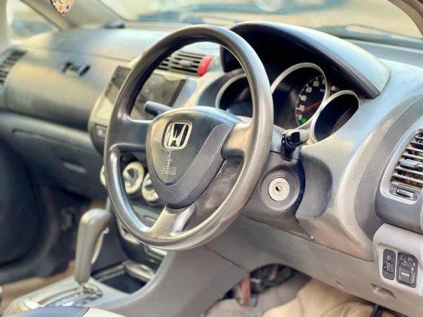 honda-fit-aria-200612-big-10