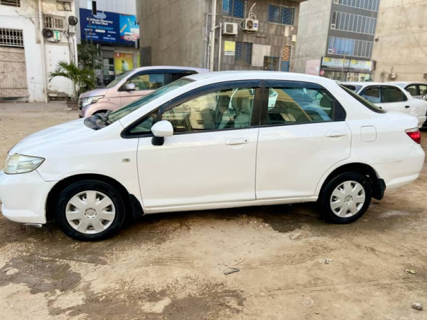 honda-fit-aria-200612-big-8