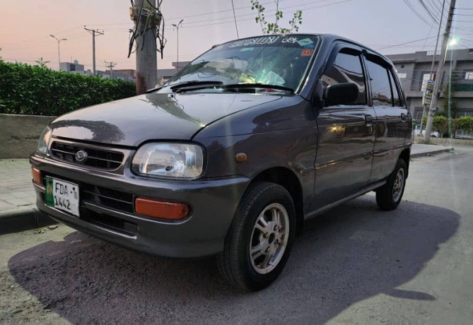 daihatsu-cuore-2010-big-5