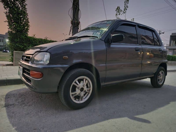 daihatsu-cuore-2010-big-4