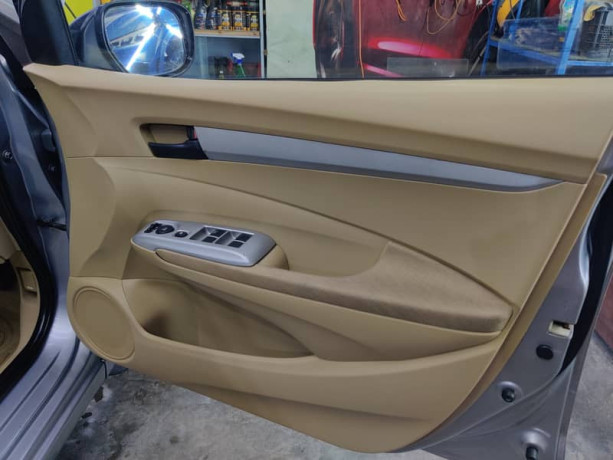 honda-city-15-silver-colour-big-6