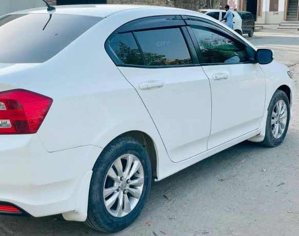 honda-city-aspire-2015-big-8