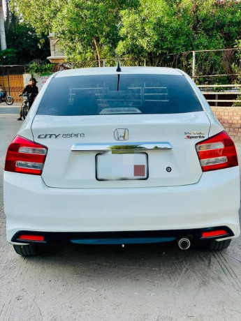 honda-city-aspire-2015-big-1