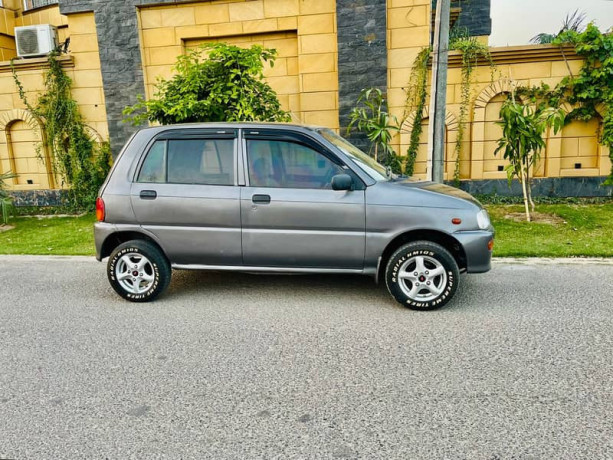 daihatsu-cuore-2009-big-3