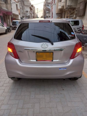 toyota-vitz-2011-automatic-big-9