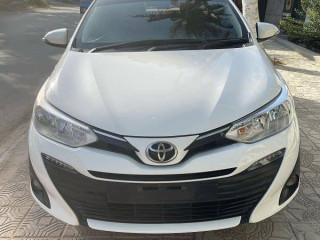 toyota-yaris-15-ativ-cvti-2021-model