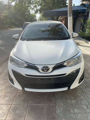 toyota-yaris-15-ativ-cvti-2021-model-big-0