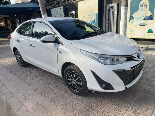 toyota-yaris-15-ativ-cvti-2021-model-big-5