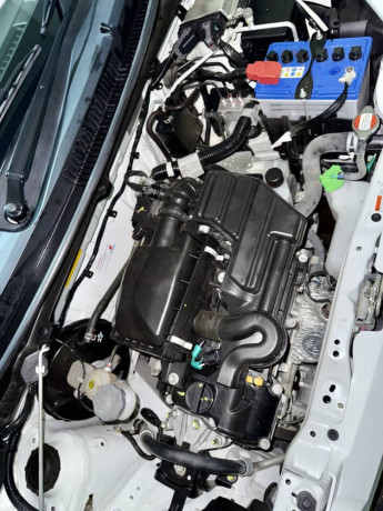 suzuki-alto-vxl-ags-white-big-1
