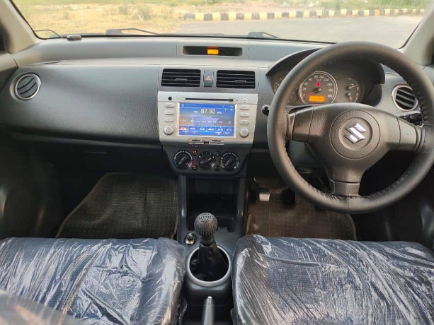 suzuki-swift-2019-dlx-navigation-big-4