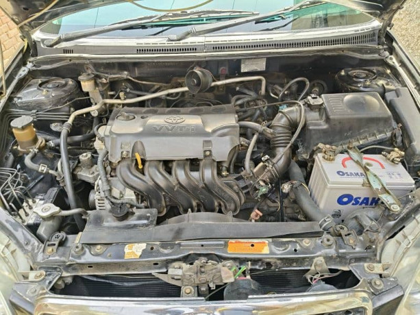 toyota-corolla-altis-2005-big-3