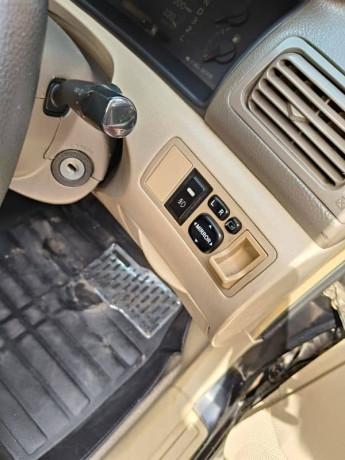 toyota-corolla-altis-2005-big-0