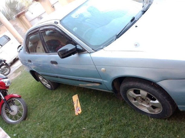 suzuki-baleno-2004-mid-big-9