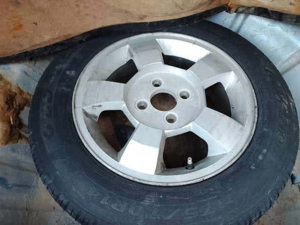 suzuki-baleno-2004-mid-big-12
