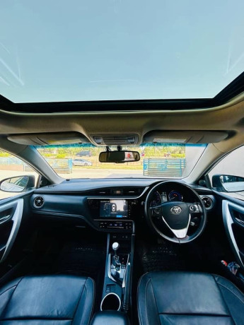 toyota-altis-grande-2021-black-interior-big-4
