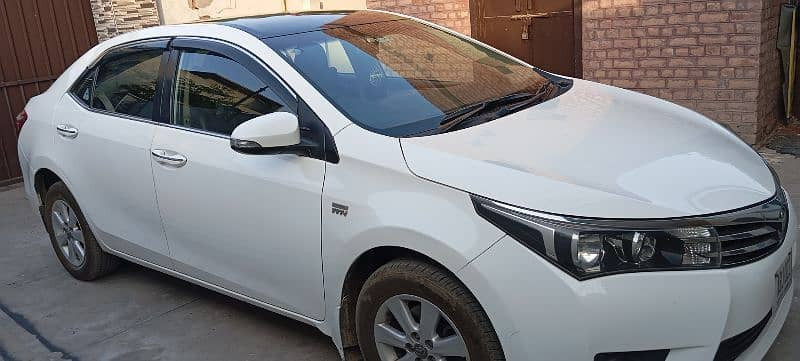 toyota-corolla-altis-18-2016-big-0
