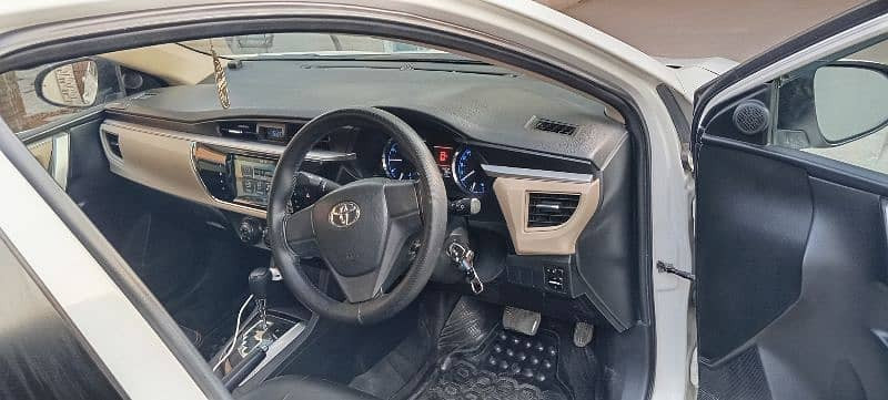 toyota-corolla-altis-18-2016-big-1