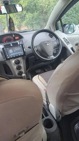 toyota-vitz-2010-big-9