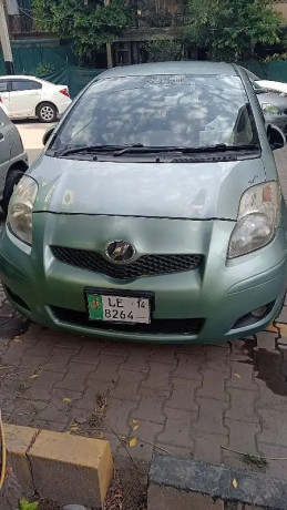 toyota-vitz-2010-big-0