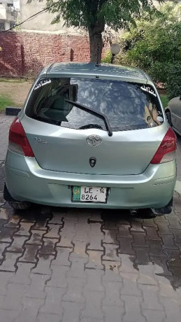 toyota-vitz-2010-big-5