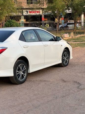 toyota-crolla-altis-16-big-7
