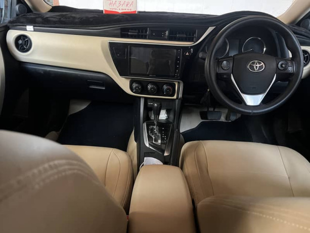 toyota-crolla-altis-16-big-1