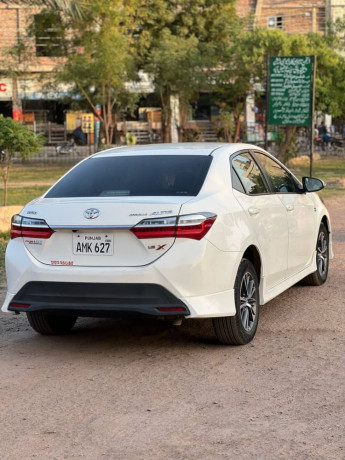 toyota-crolla-altis-16-big-9