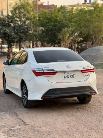 toyota-crolla-altis-16-big-6