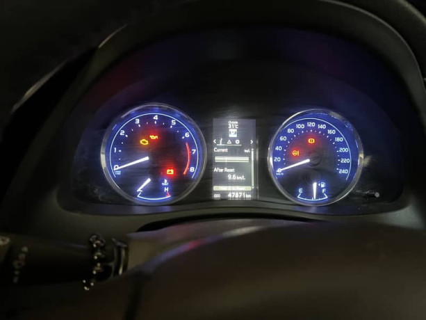 toyota-crolla-altis-16-big-3