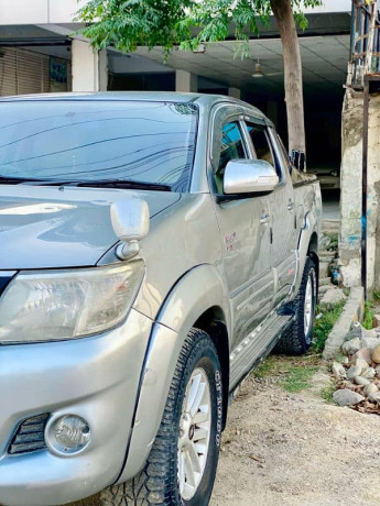 toyota-hilux-vego-2013-big-3