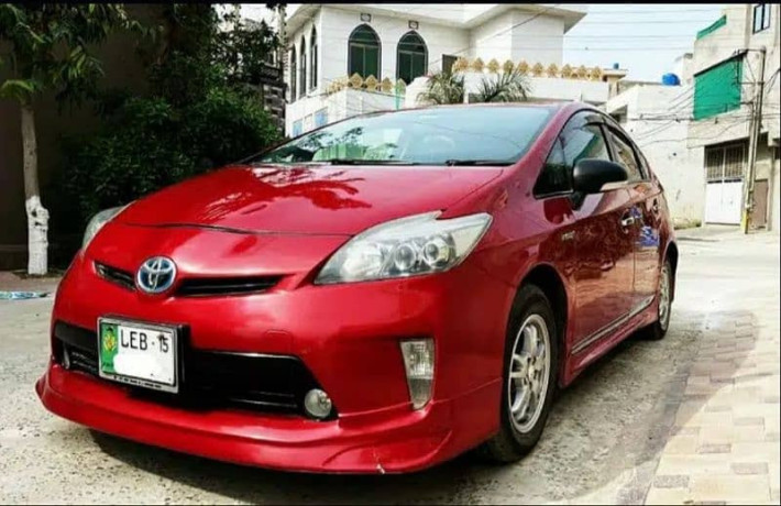 toyota-prius-2012-big-0