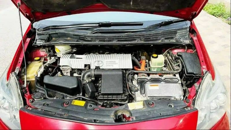 toyota-prius-2012-big-5