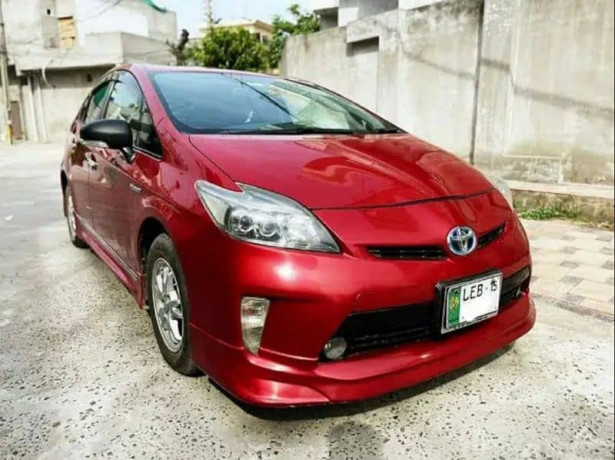 toyota-prius-2012-big-1