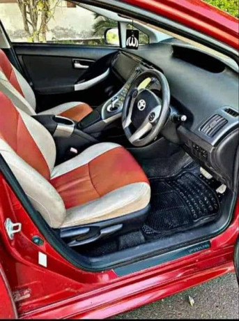toyota-prius-2012-big-4
